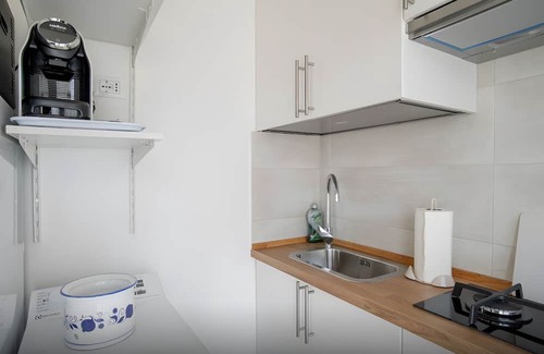 Municipio 2 Apartment | 'Il Centro Luxury Suites - Platinum' Apartment with Balcony, Wi-Fi and Air Conditioning