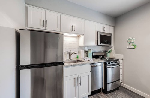 Port Aransas Condo | Cozy Studio Large Pool w/a Private Courtyard and a 5 Min Walk to the Beach