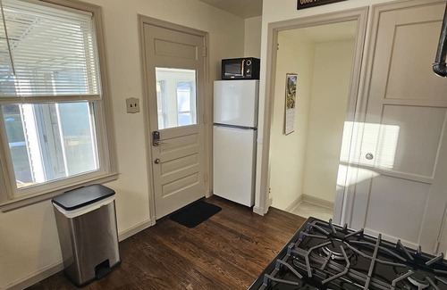 Warren House | Cozy home away from home,great for traveling professionals and short term guests