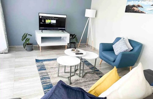 Bulawayo Apartment | Chic Modern House on Neasden - 2085