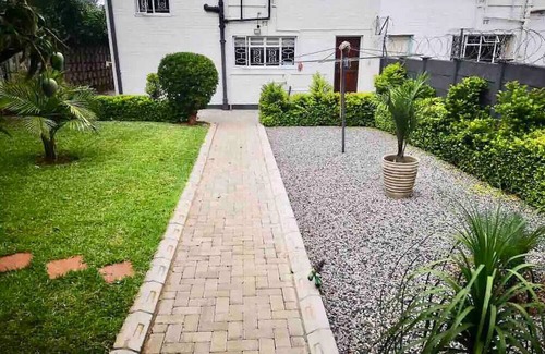Bulawayo Apartment | Chic Modern House on Neasden - 2085