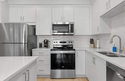 Southwest Calgary Apartment | Western Nest |Bright 3BR 2BA | Trails+Near HWY