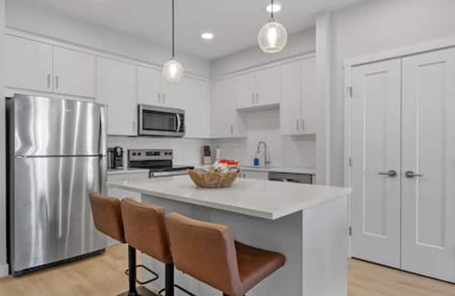 Southwest Calgary Apartment | Western Nest |Bright 3BR 2BA | Trails+Near HWY
