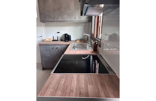 Livadi House | Holiday Home 'Livadakia Beach House' with Balcony and Air Conditioning