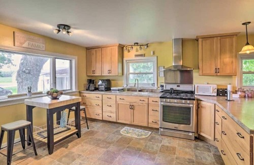Milan House | 555) Massive 3 bedroom with plenty of parking!