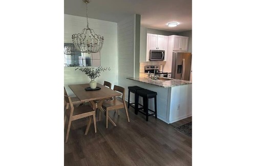 Mount Pleasant Condo | 3-bed condo in Mt. Pleasant. Short drive to beach. Walk to shops & restaurants.