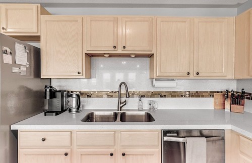 Long Beach Condo | Mana Kai 2nd floor w/view of the ocean and beach