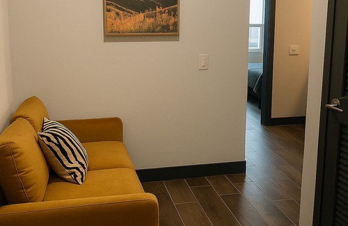 West Loop Apartment | West Loop Oasis
