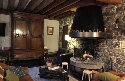 Campan Ski Chalet | BEAUTIFUL PYRENEAN MOUNTAIN CHALET.