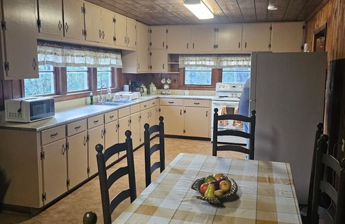 Mountain Rest House | Charming 3-bedroom house in peaceful Mountain Rest with AC, WiFi