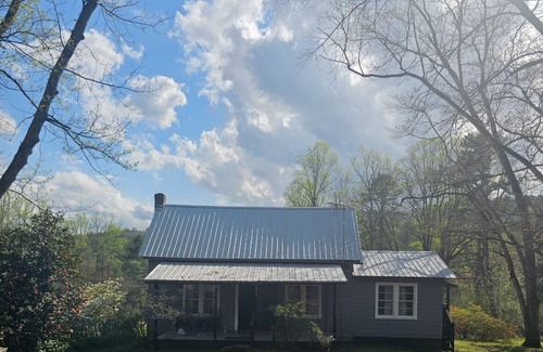 Mountain Rest House | Charming 3-bedroom house in peaceful Mountain Rest with AC, WiFi