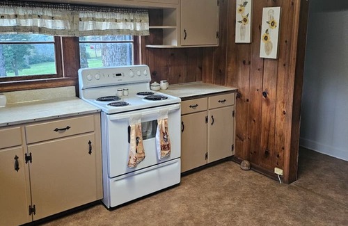 Mountain Rest House | Charming 3-bedroom house in peaceful Mountain Rest with AC, WiFi