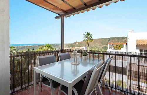 Istan Apartment | RDR495 – Serene Apartment near Marbella with Lake Views
