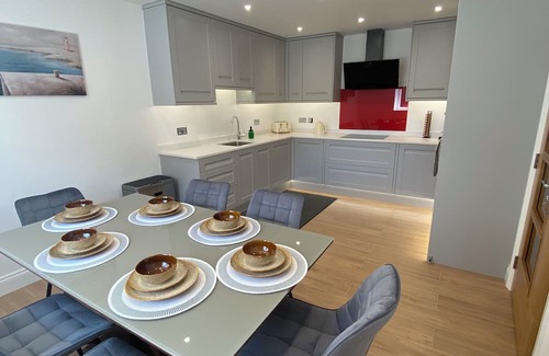 St. Clement House | Bright and spacious house .