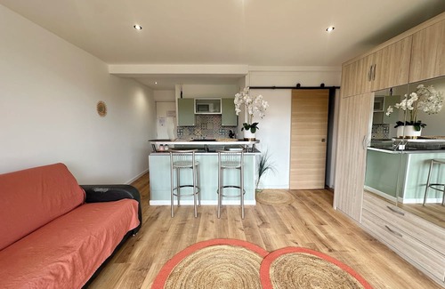 Carnoux-en-Provence Apartment | Renovated in October 2024, apartment with terrace near Cassis