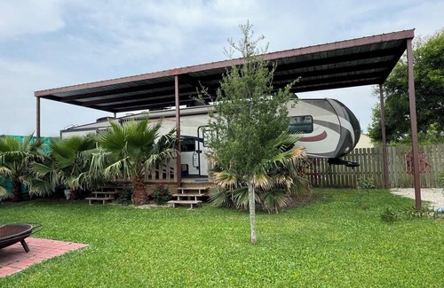 Port Lavaca House | Bunk House RV-bedroom RV in fantastic Port O'Connor TX with AC