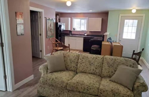Arena House | Sugarland Suite - Cozy 1 BR on 10 acres on class 2 trout stream in Arena + WiFi