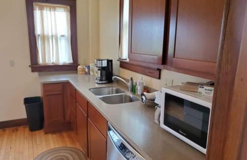 Arena Cottage | Sugarland Farmhouse - Charming 2-bedroom on 10 acre farm + class 2 trout stream