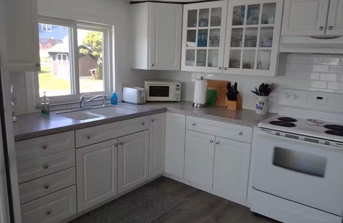 Snug Harbor Cottage | Charming 2-bedroom cottage in wonderful East Matunuck State Beach RI, Waterfront