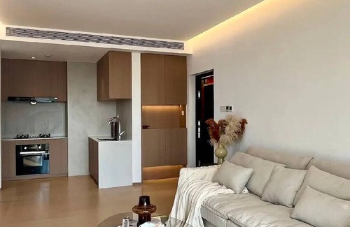 Xuhui Apartment | Sunny Abode鼎园A Newly renovated near Xintiandi