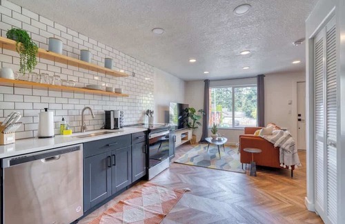 Woodstock Apartment | The Perfect Retro Portland Retreat ~Vintage Shops