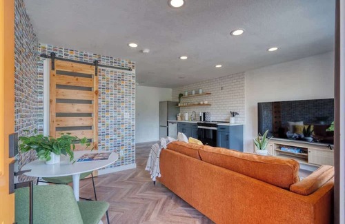 Woodstock Apartment | The Perfect Retro Portland Retreat ~Vintage Shops