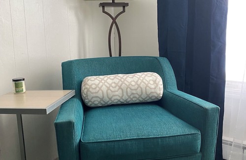 Chisholm House | Cozy 20s Vintage 2BR House in Chisholm