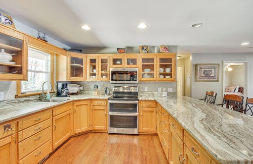 Westminster House | Lake Hartwell Haven w/Boat Dock in Westminster!