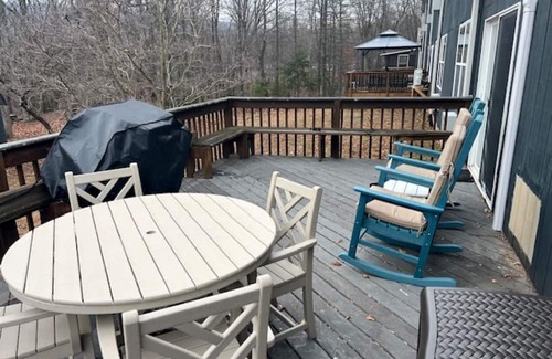 Paw Paw Condo | Cozy 2-bedroom condo in Avalon Resort located in Paw Paw West Virginia