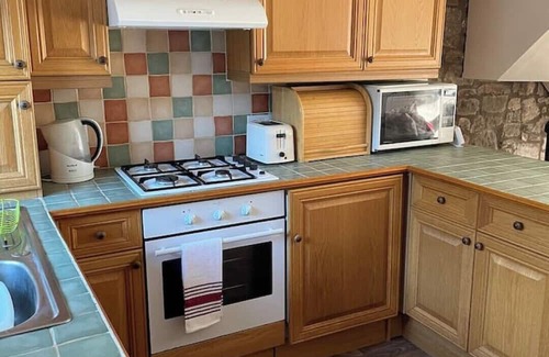 Axbridge Apartment | Cosy 1 bedroomed Annex with parking and courtyard