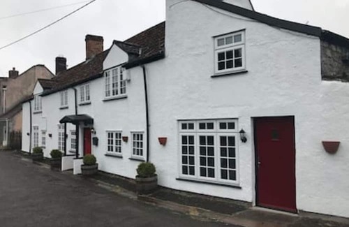 Axbridge Apartment | Cosy 1 bedroomed Annex with parking and courtyard