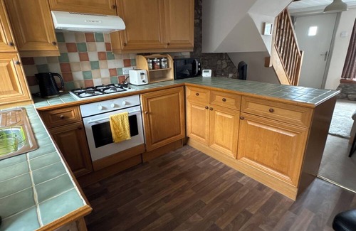Axbridge Apartment | Cosy 1 bedroomed Annex with parking and courtyard