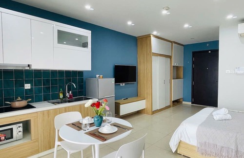 Trung Hoa Nhan Chinh Apartment | Căn hộ studio sang trọng với ban công có tầm nhìn rộng - Vinhomes D'Capitale