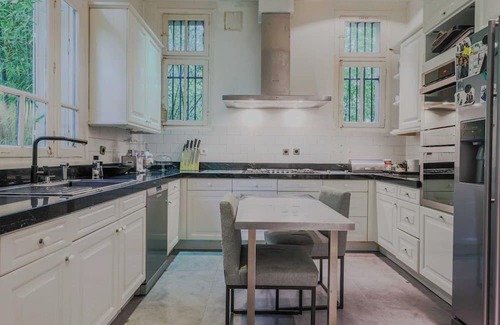 Neuilly-sur-Seine Apartment | Mansion with swimming pool - 5BD/10P - Neuilly