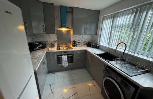 Wolverhampton House | Cozy three-bed house in Wolverhampton Bushbury