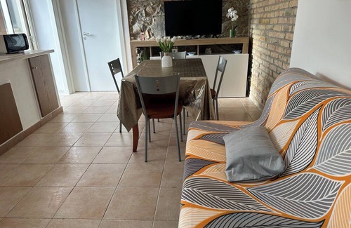 Roccella Jonica House | The moon over the sea