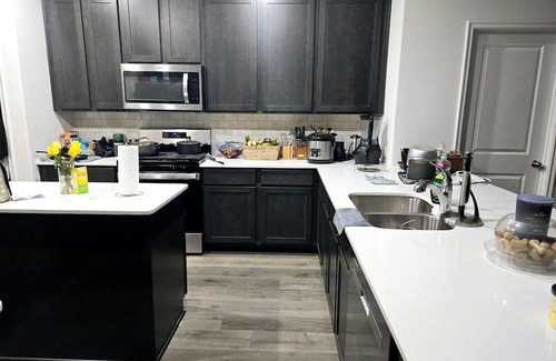 Lincoln Park House | Charming 1-bedroom in a house with WiFi and AC in delightful Aubrey area.