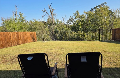 Lincoln Park House | Charming 1-bedroom in a house with WiFi and AC in delightful Aubrey area.