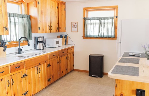 Bethlehem Village Cottage | Lakefront Charming Cottage Retreat, Bethlehem CT