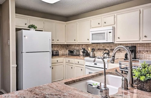 Lubbock House | Centrally Located 3BR/2BA Townhome, Cozy Fireplace, Smart TVs & Wi-fi Retreat!
