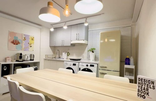 Itaewon Villa | Urban Calm near Itaewon St.｜Free Pickup for Long Stay｜Work & Rest｜2BR, 4 Beds