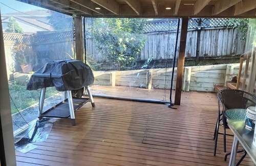 Bucklands Beach Apartment | Cozy sunny large room with bathroom & basic cooking & laundry & own entrance