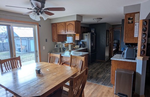 Ashwaubenon House | 3-bedroom house in peaceful Green Bay with AC, WiFi