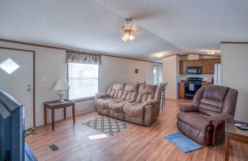 Pecos House | Cozy 2-bedroom mobile home in charming Pecos with AC