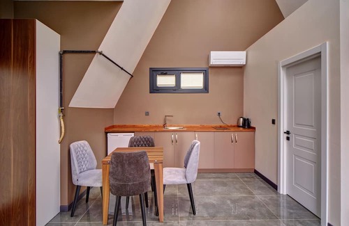 Masukiye House | 1+1 Private Pool-Lake View-Fireplace Bungalow for 3 People in Kartepe Maşukiye