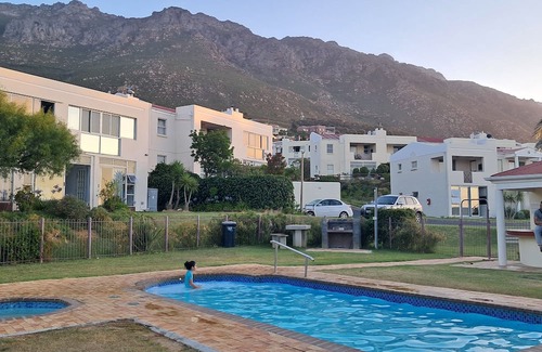 Mountainside Apartment | 1-bedroom apartment in picturesque Gordon's bay - Cape town with ocean view
