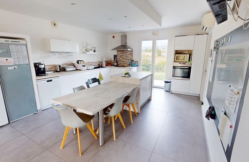 Vic-la-Gardiole Villa | Spacious 5-bedroom villa with garden in Vic-la-Gardiole