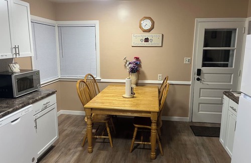 Waterloo House | 3-bedroom house in charming Waterloo with AC, WiFi. Enjoyable getaway awaits