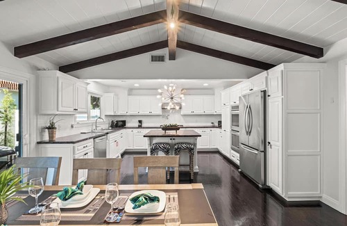 Rancho Palos Verdes House | Luxurious 6BR Retreat in Palos Verdes - Main House and a Premier Back House