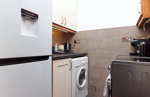 Notting Hill Apartment | Chic 1-Bed Flat w/Terrace in Notting Hill W10